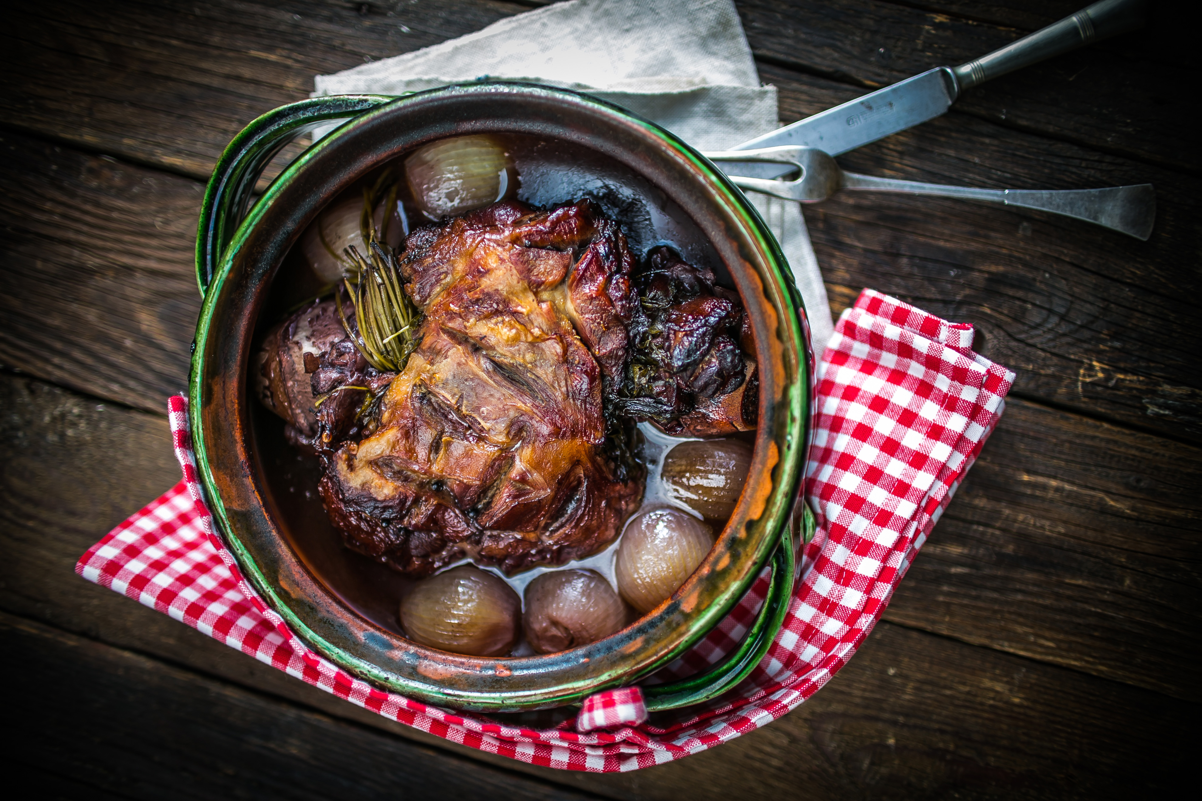 roast-leg-of-lamb-in-red-wine